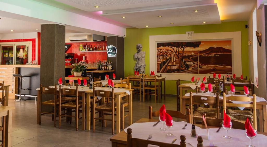 Hotel Les Italiens บิสการ์รอส ภายนอก รูปภาพ
